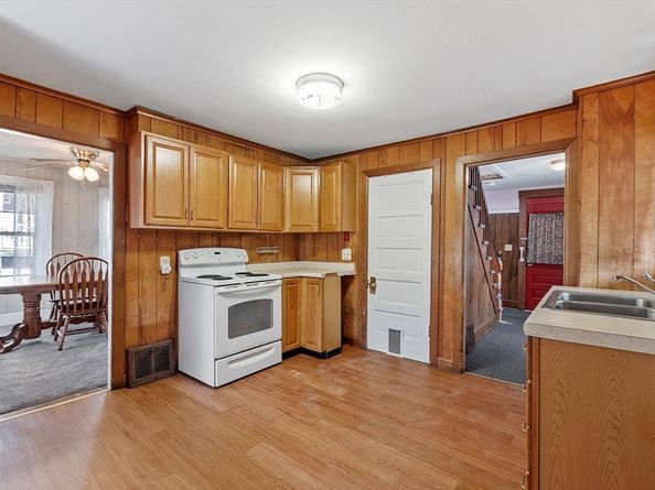 66 S Main St, Ashburnham MA 01430