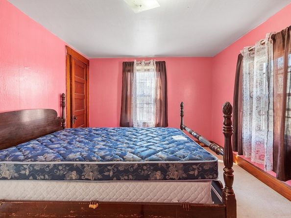 66 S Main St, Ashburnham MA 01430