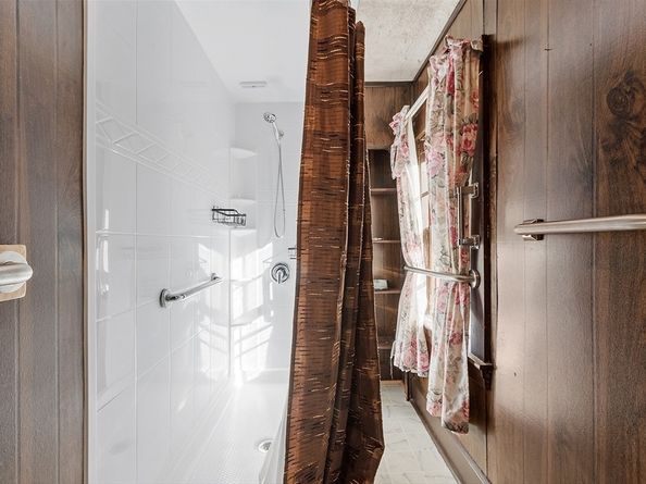 66 S Main St, Ashburnham MA 01430