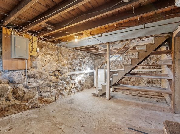 66 S Main St, Ashburnham MA 01430