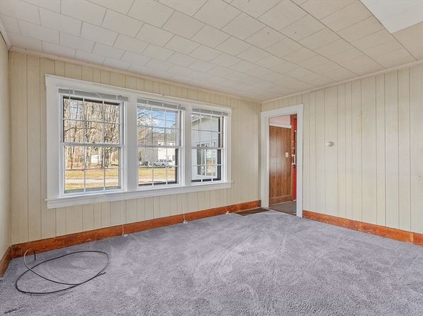 66 S Main St, Ashburnham MA 01430