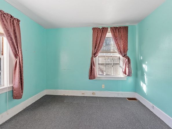 66 S Main St, Ashburnham MA 01430