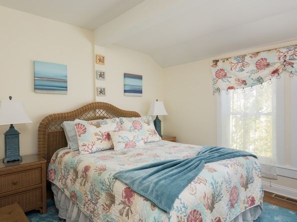 12 Grove St, Wareham MA 02532