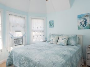 12 Grove St, Wareham MA 02532