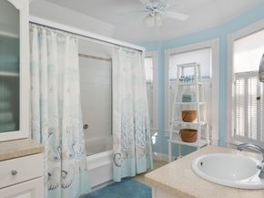 12 Grove St, Wareham MA 02532