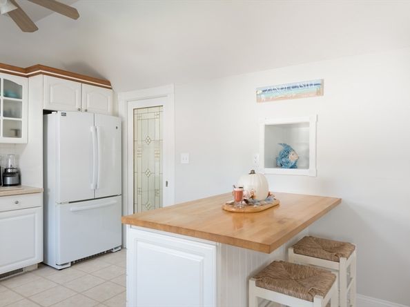 12 Grove St, Wareham MA 02532