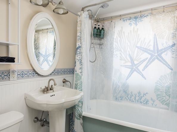 12 Grove St, Wareham MA 02532