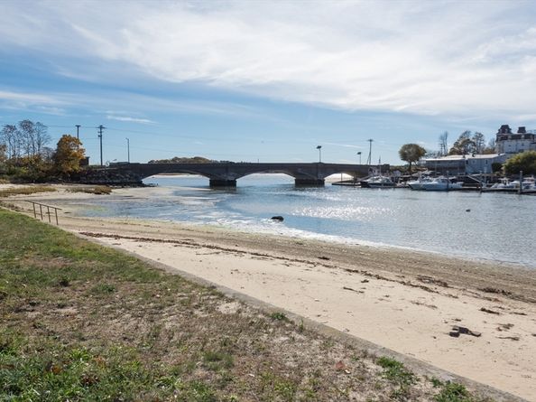 12 Grove St, Wareham MA 02532