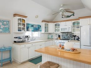 12 Grove St, Wareham MA 02532