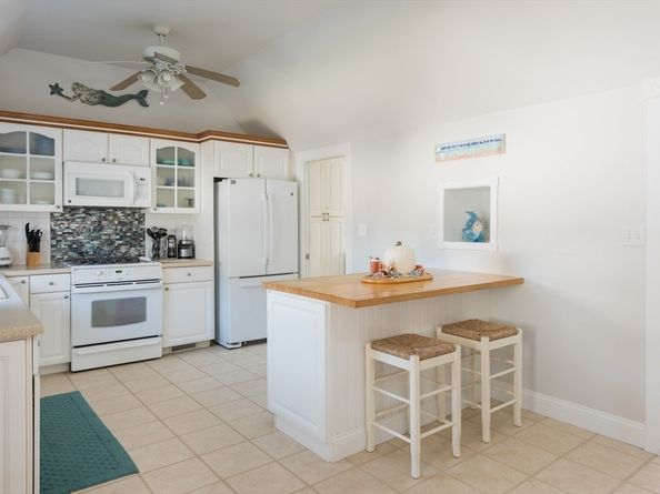 12 Grove St, Wareham MA 02532