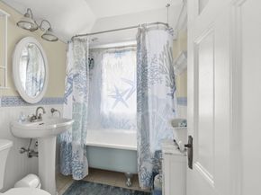 12 Grove St, Wareham MA 02532