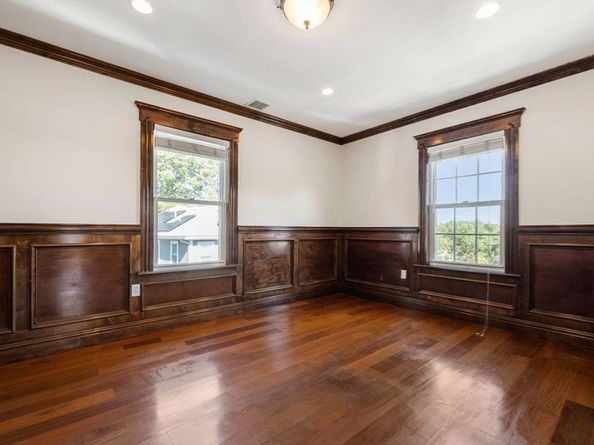 76 Taft Ave 2, Newton MA 02465