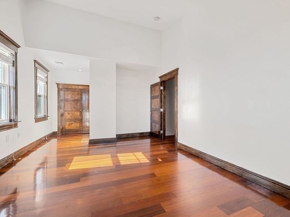 76 Taft Ave 2, Newton MA 02465