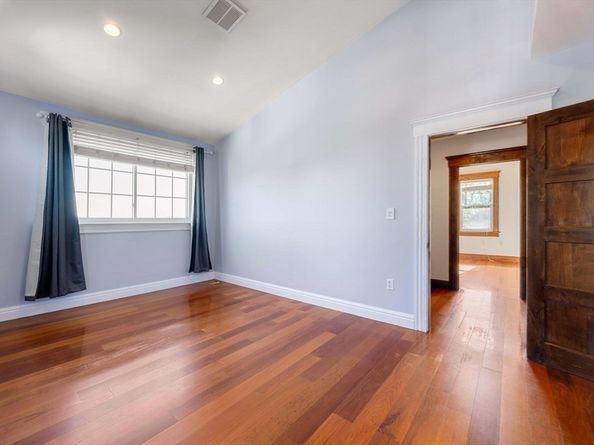 76 Taft Ave 2, Newton MA 02465