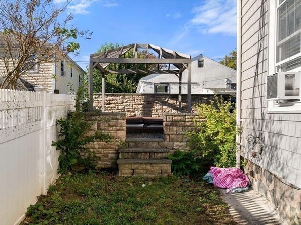 76 Taft Ave 2, Newton MA 02465