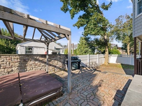 76 Taft Ave 2, Newton MA 02465