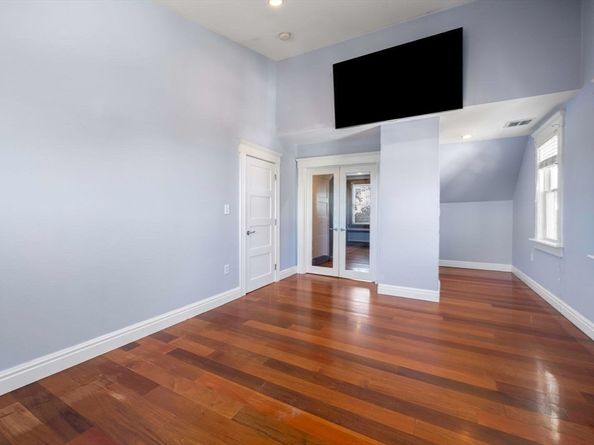 76 Taft Ave 2, Newton MA 02465