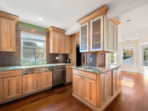 76 Taft Ave 2, Newton MA 02465