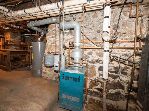 128 & 128 1/2 Elm St, Southbridge MA 01550