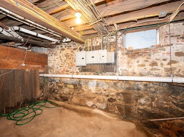 128 & 128 1/2 Elm St, Southbridge MA 01550