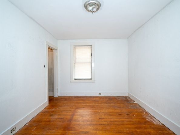 128 & 128 1/2 Elm St, Southbridge MA 01550