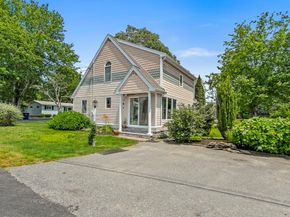 6 North Rd, Mattapoisett MA 02739