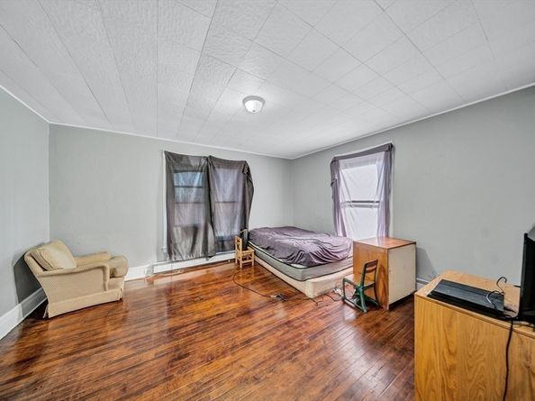 28 Richards St, Worcester MA 01603