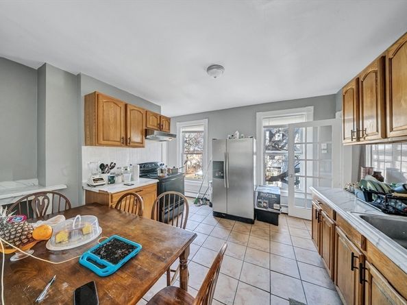 28 Richards St, Worcester MA 01603