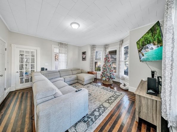 28 Richards St, Worcester MA 01603