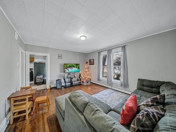 28 Richards St, Worcester MA 01603