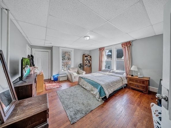 28 Richards St, Worcester MA 01603