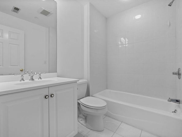 606 Wisteria Way 606, Wayland MA 01778