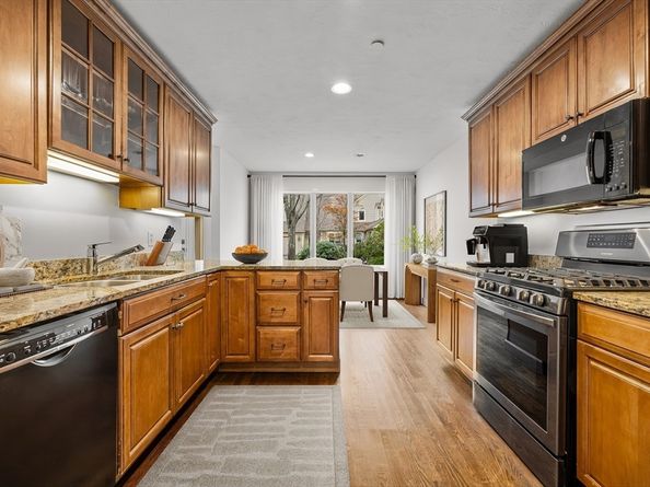 606 Wisteria Way 606, Wayland MA 01778