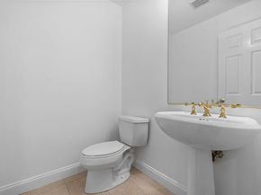 606 Wisteria Way 606, Wayland MA 01778