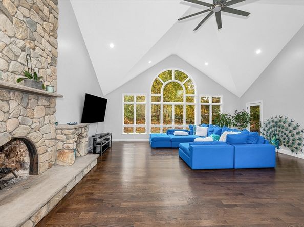 3 Sarafinas Way, Wilmington MA 01887