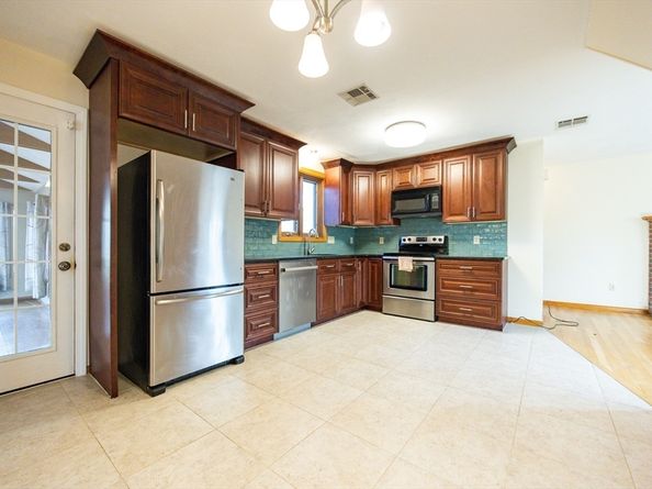 23 Ledgeview Drive, Norwood MA 02062