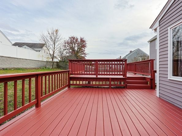 23 Ledgeview Drive, Norwood MA 02062