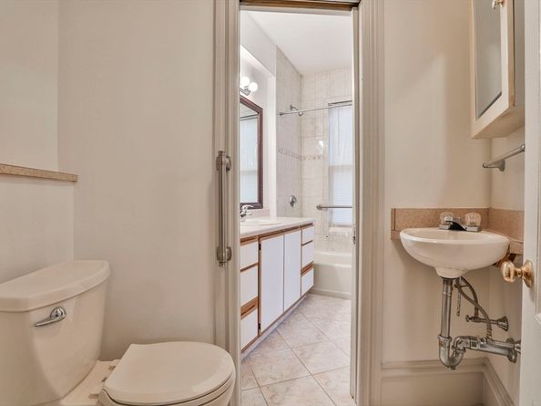 57 Lime St 1, Newburyport MA 01950