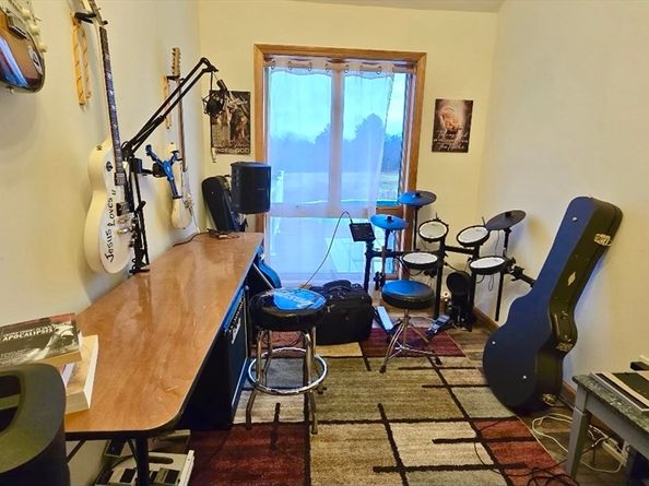 32 Hemlock St, Douglas MA 01516