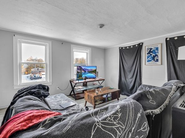 6 Overlook St, Grafton MA 01536