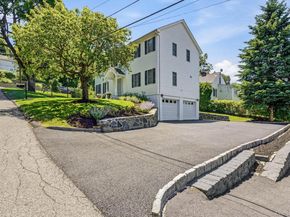 70 Orchard Place, Thornwood NY 10594