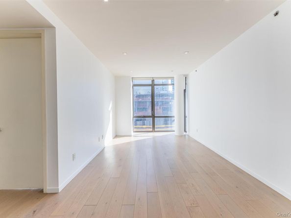 2412 42nd Road 3E, Long Island City NY 11101