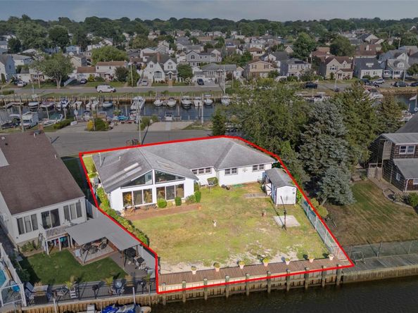 2436 Hempstead Lane, Wantagh NY 11793