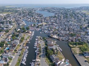 2436 Hempstead Lane, Wantagh NY 11793
