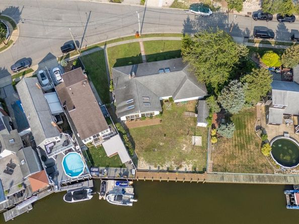 2436 Hempstead Lane, Wantagh NY 11793