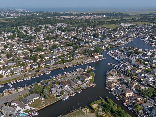 2436 Hempstead Lane, Wantagh NY 11793
