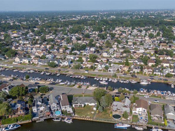 2436 Hempstead Lane, Wantagh NY 11793