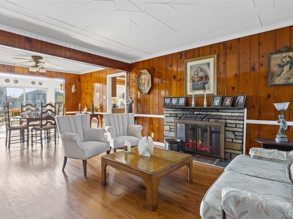2436 Hempstead Lane, Wantagh NY 11793