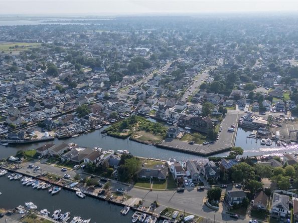 2436 Hempstead Lane, Wantagh NY 11793
