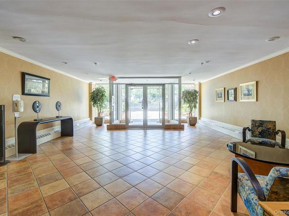 25 Park Place 3P, Great Neck NY 11021